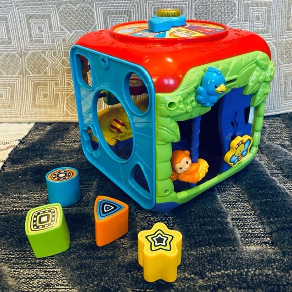 Entertainment! Interactive Sort Discovery Cube: Helps Developmental Milestones - Picture 4 of 9